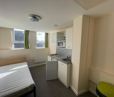 Studio to rent - Photo 2