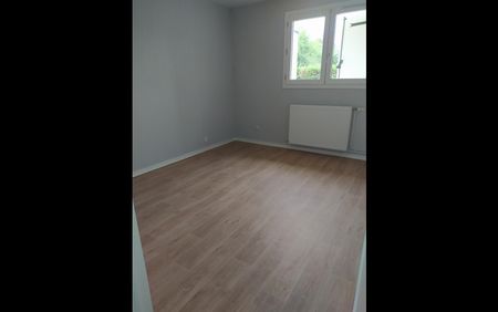 Location Maison 4 pièces 84 m² Lureuil - Photo 3