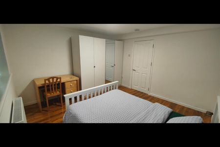 Room in a Shared House, Sondes Street, SE17 - Photo 2