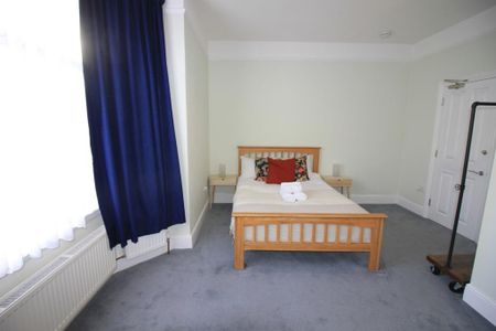 4 bedroom terraced house to rent - Photo 3