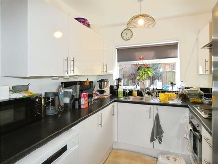 3 bedroom house to rent Sotheby Avenue, Sutton-in-Ashfield, Nottinghamshire, NG17 - Photo 3