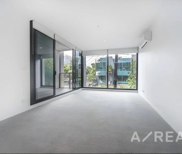 Modern One-Bedroom Apartment with Secure Parking - Photo 2