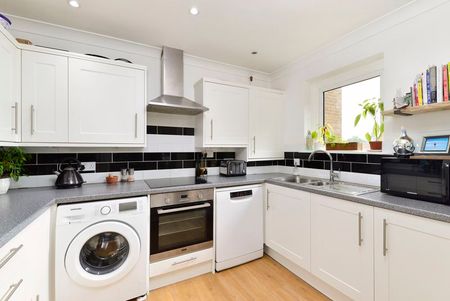 Chapel Fields, Godalming - 2 bedrooms Property for lettings - Seymours - Photo 4