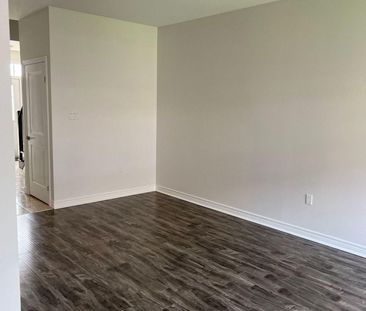 For Lease - 8 Lakelawn Road Unit# 62, Grimsby, Ontario - Photo 4