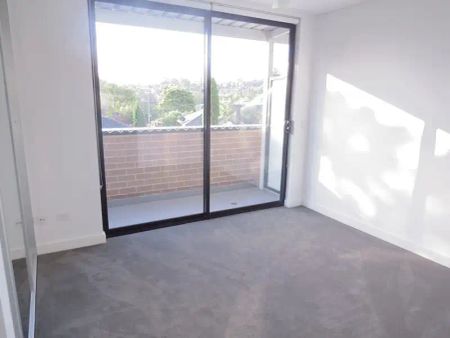 “Ultra Large, Split Level, Boutique Block” - Photo 5