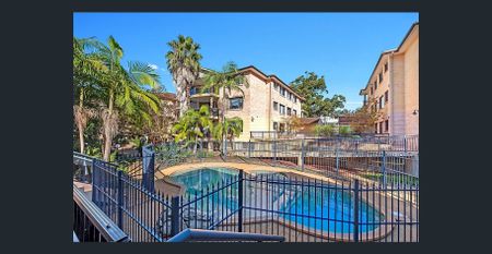 SPACIOUS APARTMENT | WALK TO STOCKLAND & STATION! - Photo 2