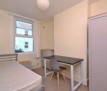 4 bedroom terraced house to rent - Photo 3