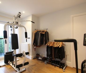 3 Bedroom Flat, Melrose Avenue, Mitcham - Photo 3