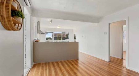 Brilliantly Located Home In Birkdale - Photo 4