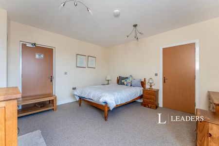 3 bedroom apartment to rent - Photo 4