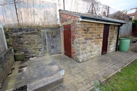 3 Bedroom House - Mid Terrace To Let - Photo 5