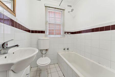 Ground level two bedroom with parking - Photo 4