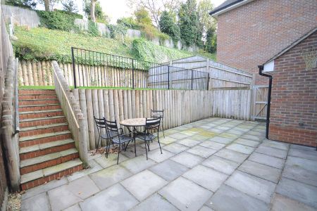 Sheldon Rise, Caversham, RG4 - Photo 2