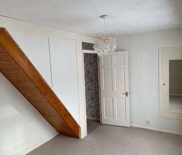 Queenswood Crescent - Photo 3