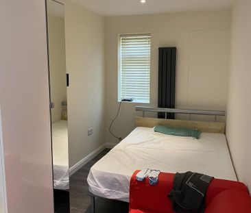 1 bedroom in a house share to rent - Photo 2