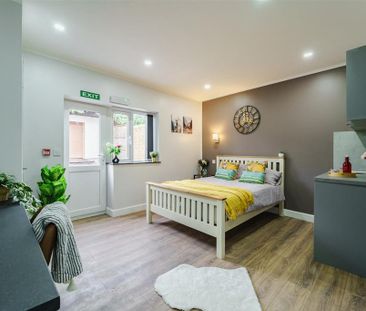 1 bedroom in a house share to rent - Photo 1