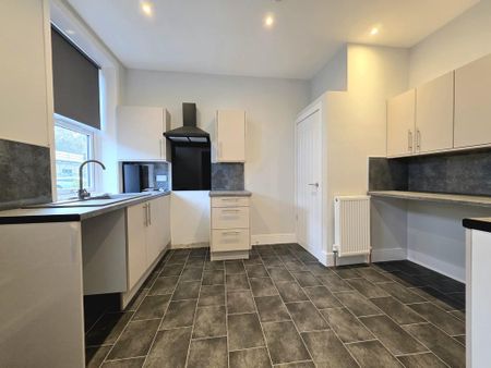 2 bedroom terraced house to rent - Photo 2