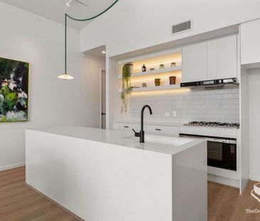 Designer Pavilion Family Sanctuary Home - Photo 4