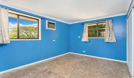 Stunning Home - Lawn And Garden Maintenance Included - Photo 5