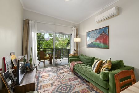 Light-Filled Top Floor Apartment in Prime Inner-City Location - Photo 4