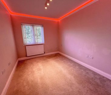 4 bedroom detached house to rent - Photo 4