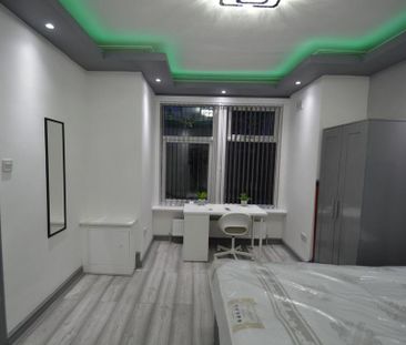 6 bedroom house to rent - Photo 1