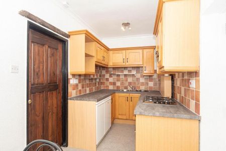 2 bedroom end of terrace house to rent - Photo 5