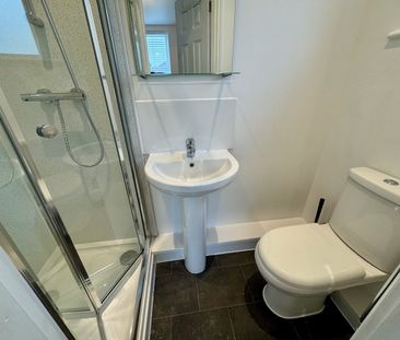 1 Bed Flat, Raphael Road, BN3 - Photo 2