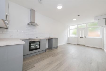 1 bed Apartment To Let - Photo 2