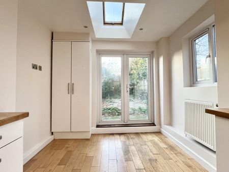 2 bedroom end of terrace house to rent - Photo 4