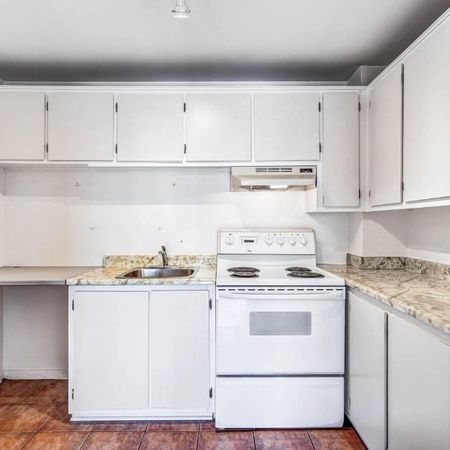 *BAISSE DE PRIX * + 1000$ de rabais sur le 1er mois !🏡 3 ½ entièrement rafraîchi – Secteur paisible Ouest-de-l’Île, près de l'eau - Photo 3
