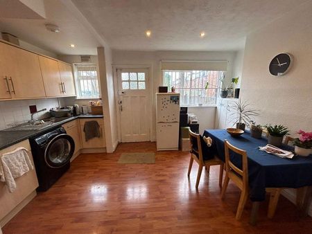 2 bedroom terraced house to rent - Photo 5