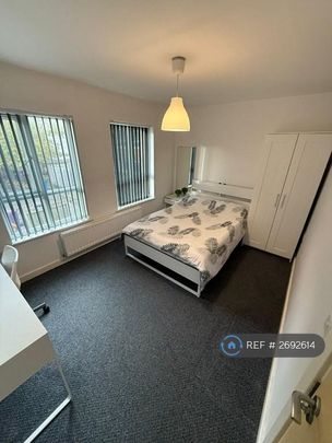 1 bedroom in a house share to rent - Photo 1