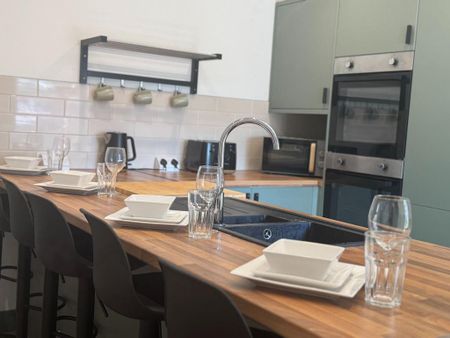 1 bedroom in a house share to rent - Photo 2