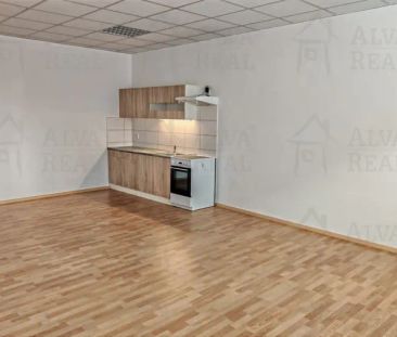Dlouhodobý pronájem prostorného bytu 1+kk 45 m po rekonstrukci, zvý... - Photo 5