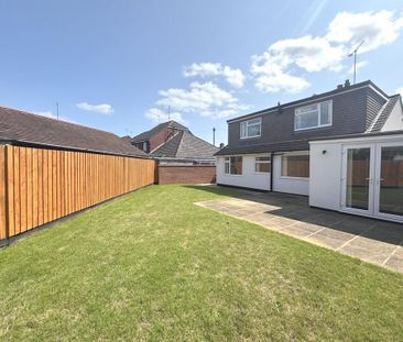 4 bedroom detached house to rent - Photo 2