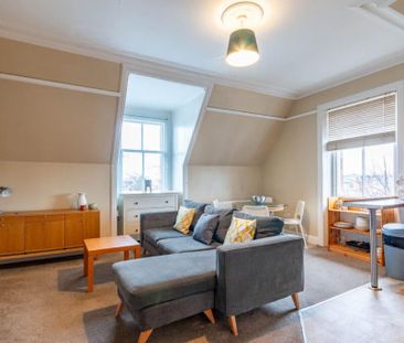 3 bedroom flat to rent - Photo 3