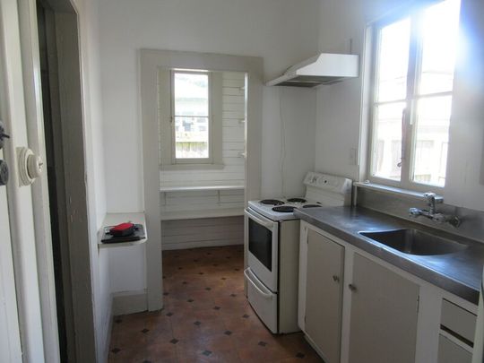 RICCARTON – LARGE CHARATCER HOME, 6 BEDROOMS, 2 HEAT PUMPS, GARDENER INCLUDED - Photo 1