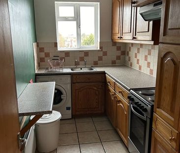 2 Bed Flat, Parkdale, N11 - Photo 3