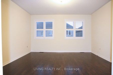 Townhouse For Lease | N8034966 - Photo 2