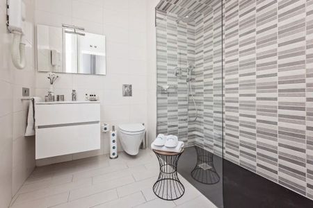 Carrer de Sants, Barcelona, Catalonia 08014 - Photo 2