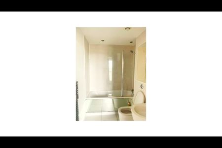 2 Bed Penthouse, Raphael House, IG1 - Photo 2