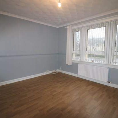 2 bedroom property to rent in Paisley - Photo 1