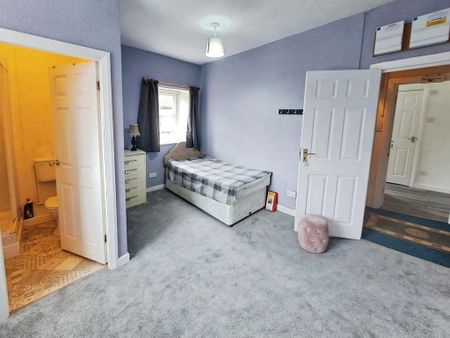 2 bedroom flat to rent - Photo 4