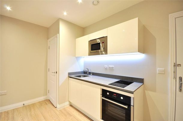 Studio to rent - Photo 1