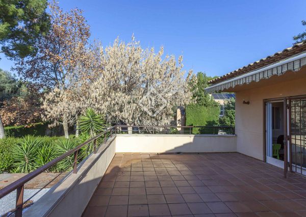 5 Bedroom house / villa with 134m² terrace for rent in Los Monasterios, Valencia