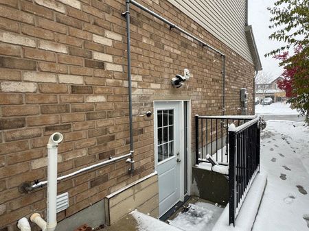 For Lease - 916 Magdalena Court Unit# B, Kitchener, Ontario - Photo 5