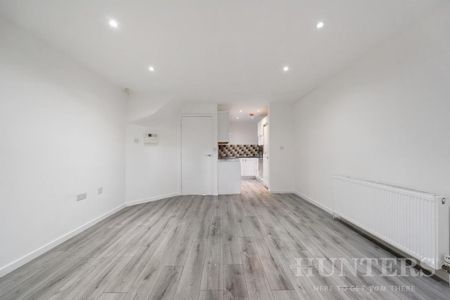 3 bedroom townhouse to rent - Photo 2