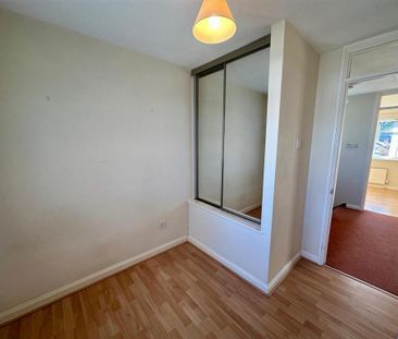 4 bedroom detached house to rent - Photo 2