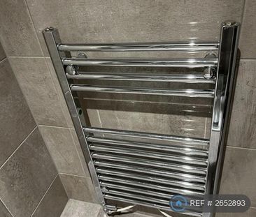 1 bedroom in a house share to rent - Photo 6